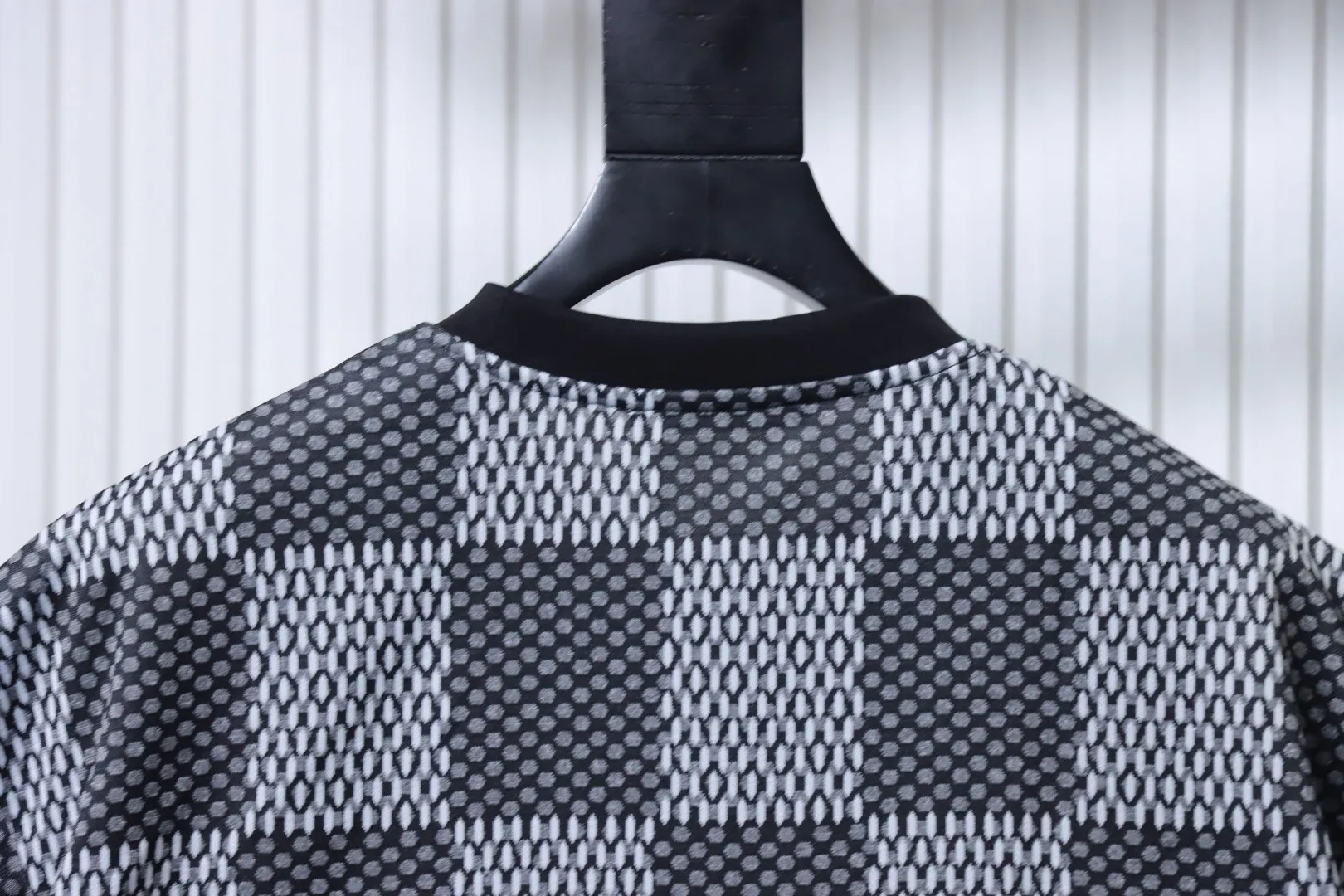 Louis Vuitton Kragen, Rückansicht