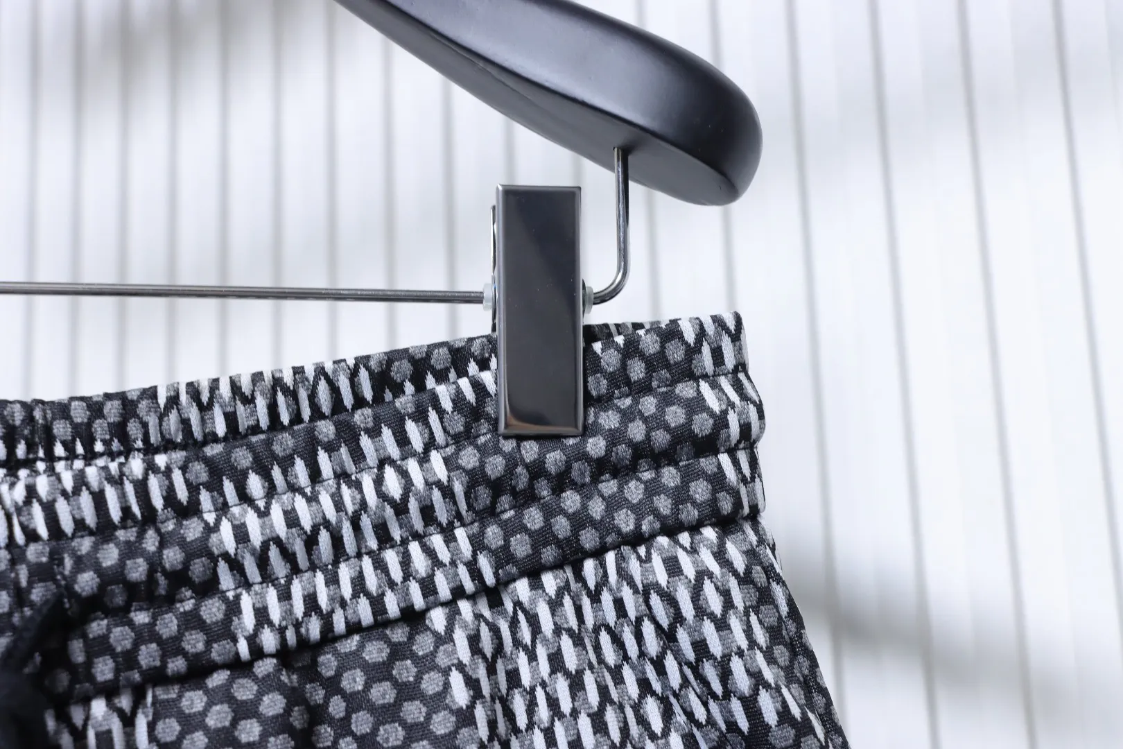 Louis Vuitton Schräge kurze Taille