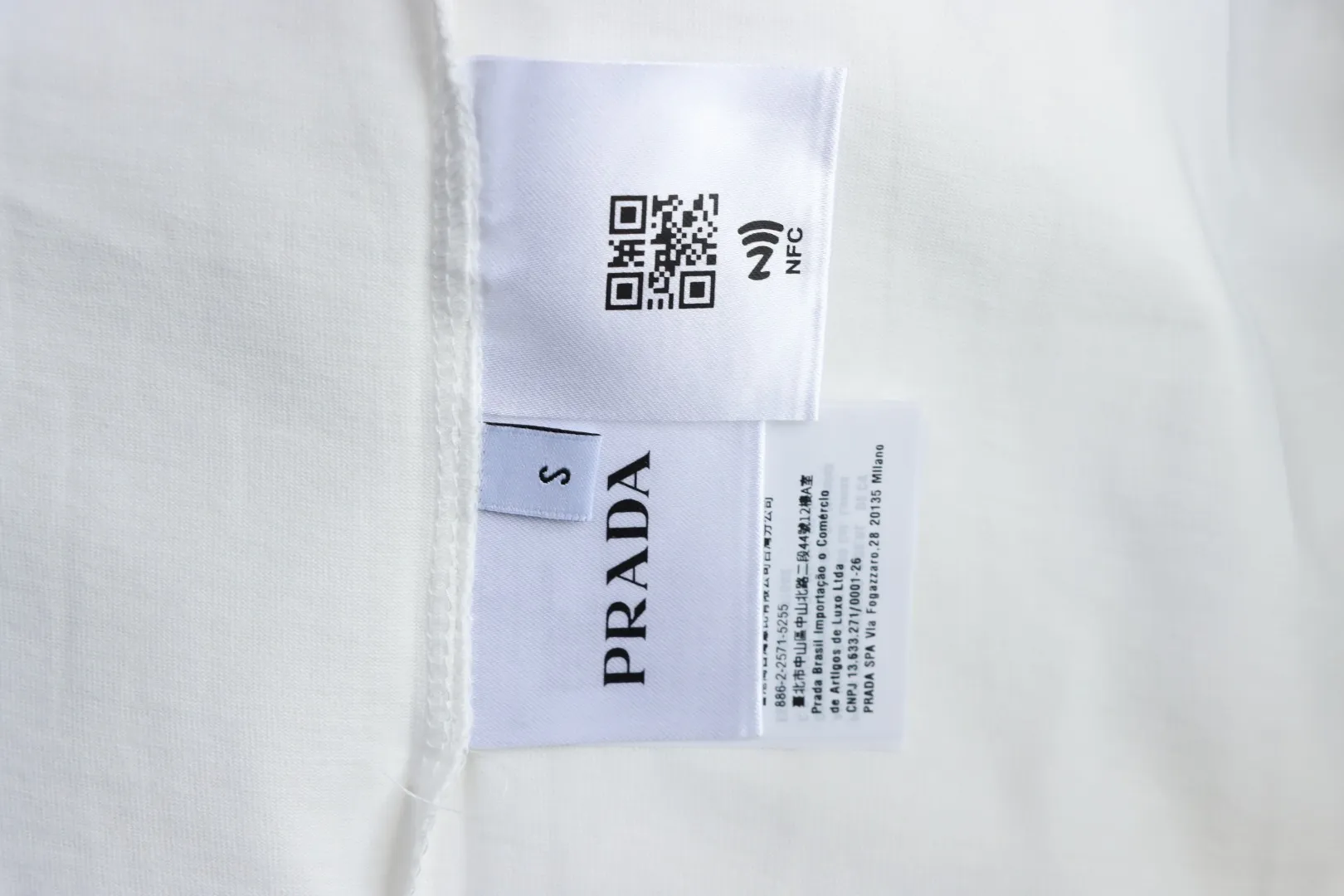 Prada QR-Code-Etikett
