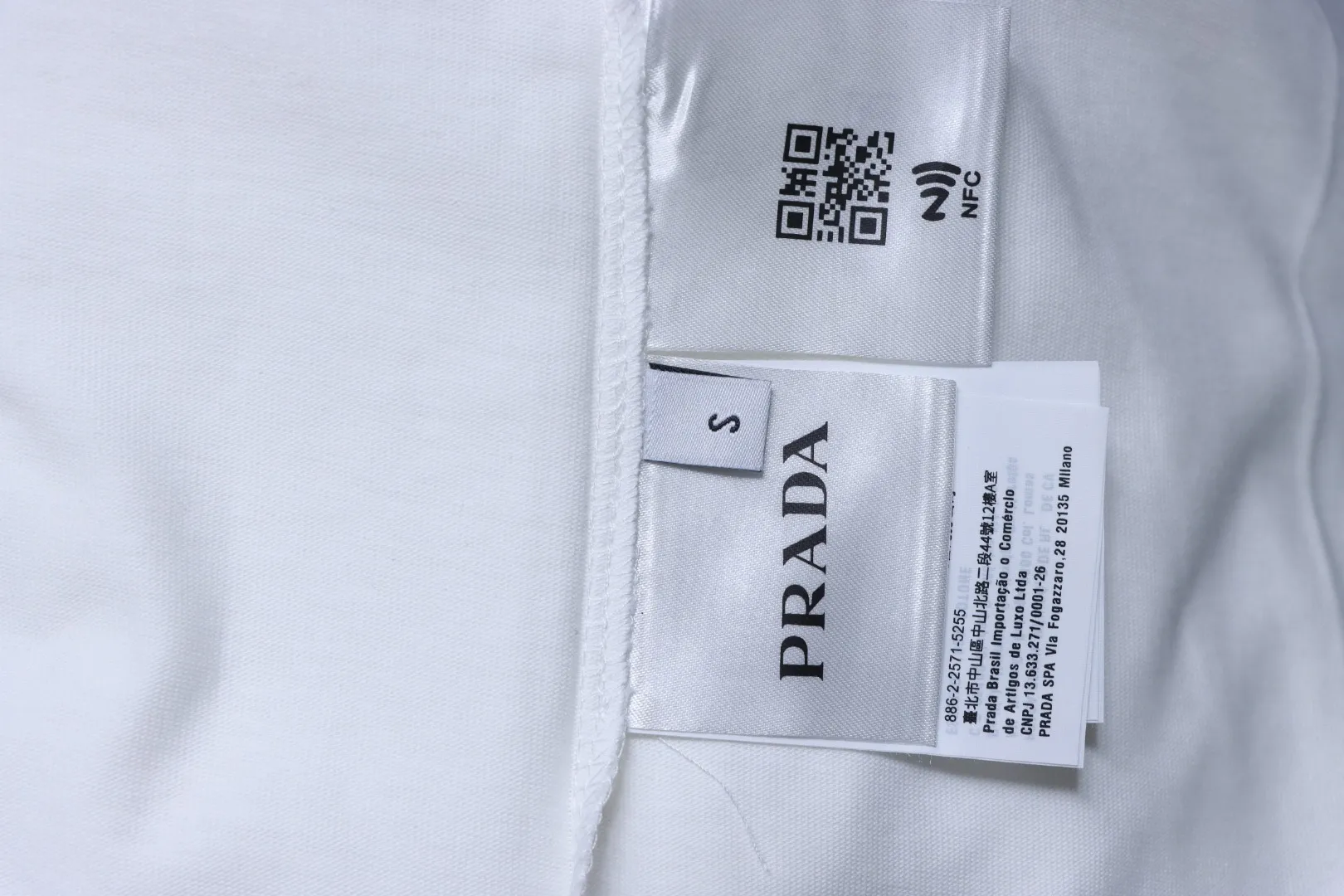 Prada QR-Code-Etikett