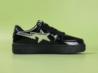 A Bathing Ape BAPE Sta Low Lackleder-Sneaker, komplett schwarz mit silberfarbenem Metallic-Sternenlogo