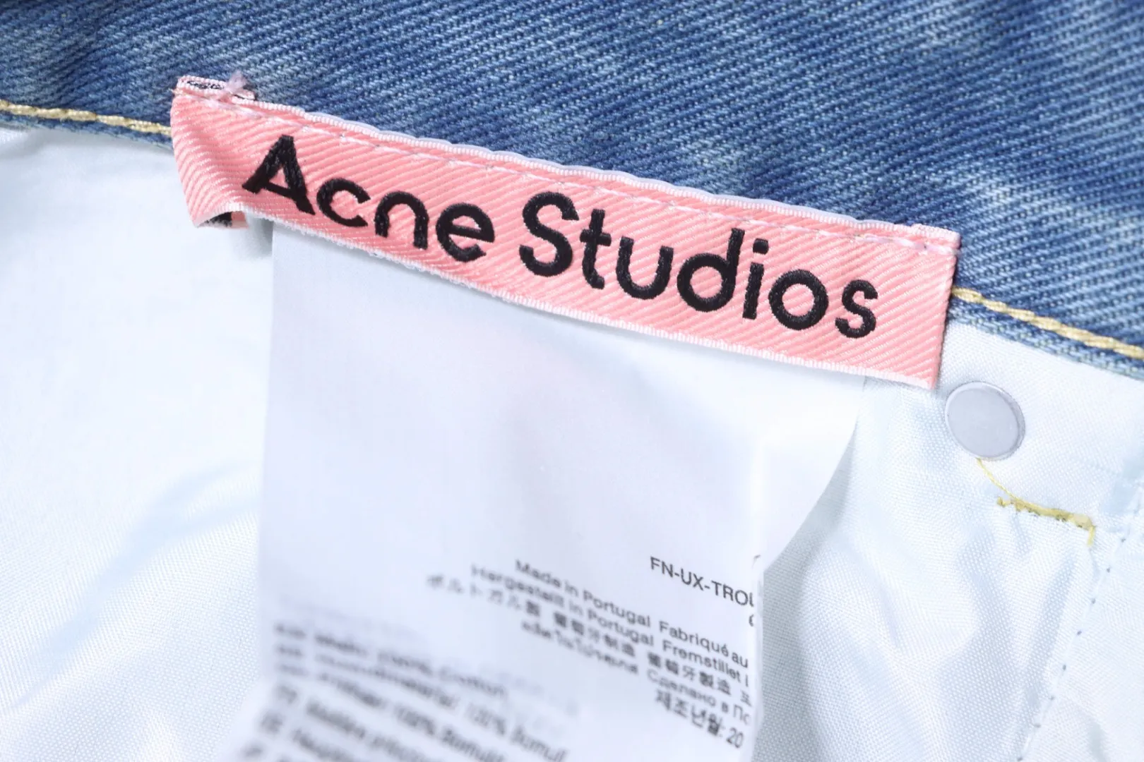 Acne Studios Markenlabel