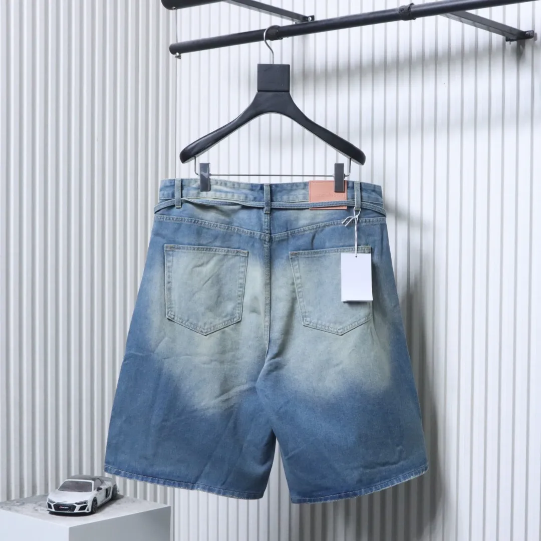 Rückansicht von Acne Studios