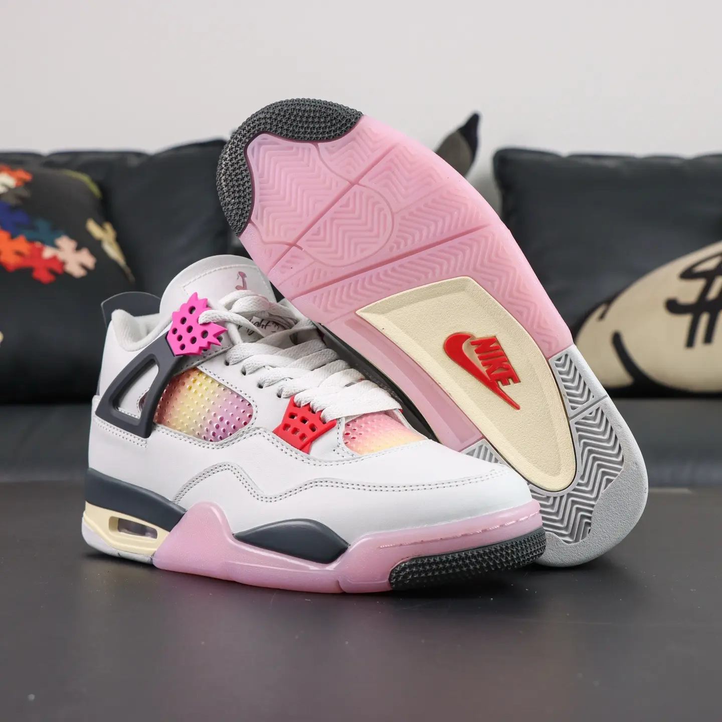 Air Jordan 4 „Comic“ Top Edition – Bild 3