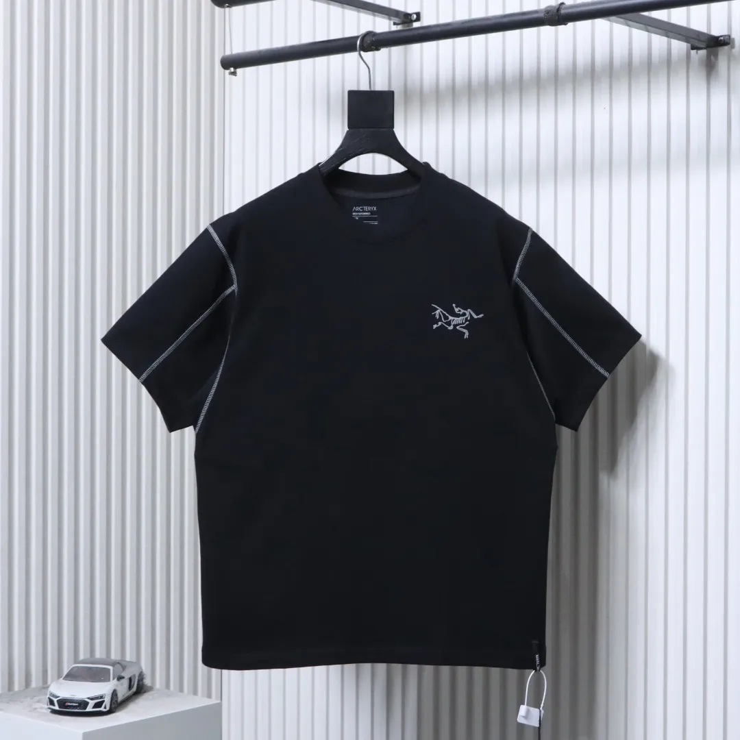 Arcteryx Vorderansicht Schwarz