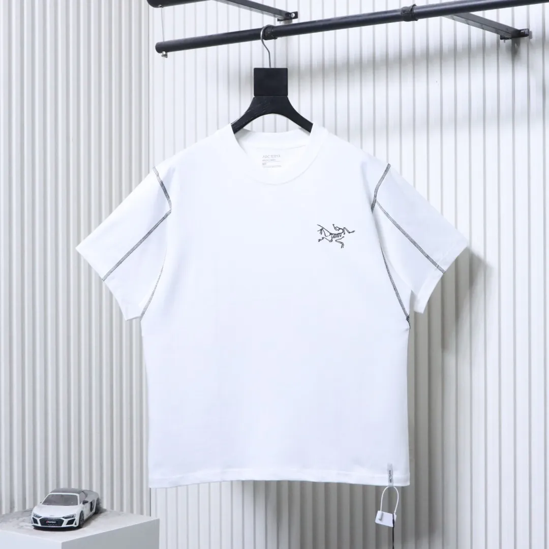 Arcteryx Vorderansicht Weiß