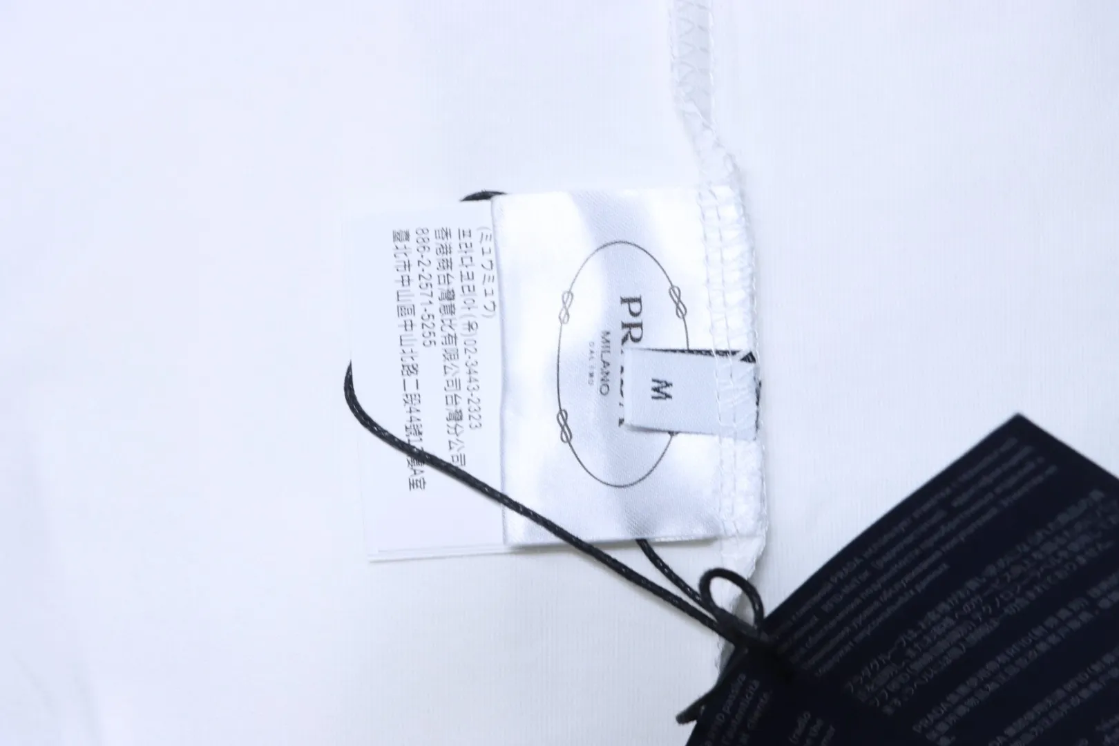 Prada Pflegeetikett für Langarmshirts