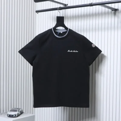 Moncler-Vorderansicht