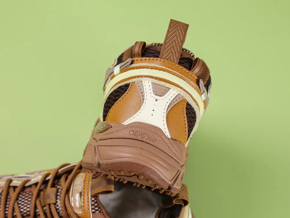 OFF-WHITE Be Right Back Dunkelbraun Creme – Bild 6
