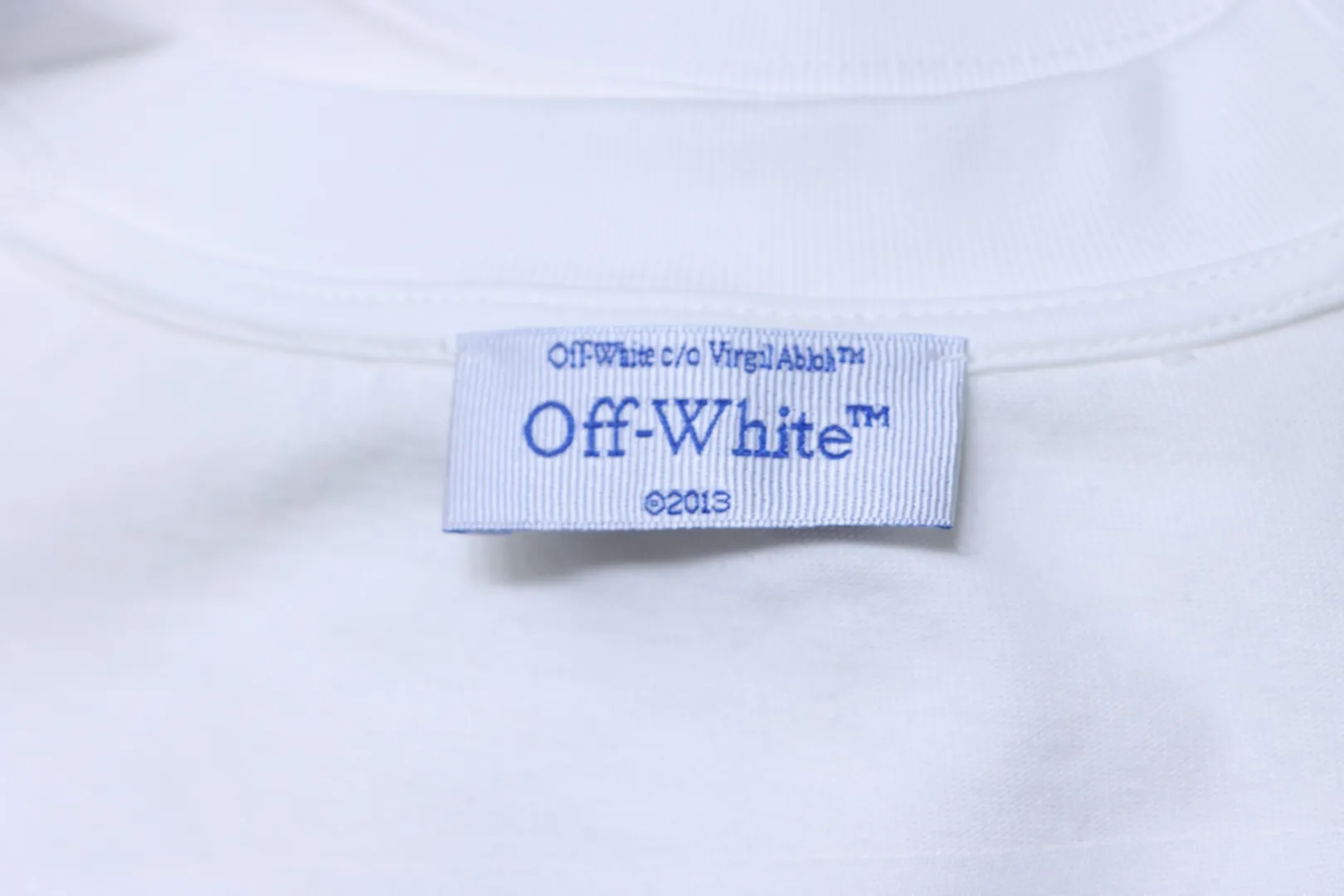 Off-White T-Shirt-Markenlabel