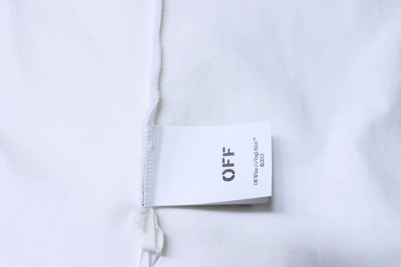 Off-White T-Shirt-Pflegeetikett