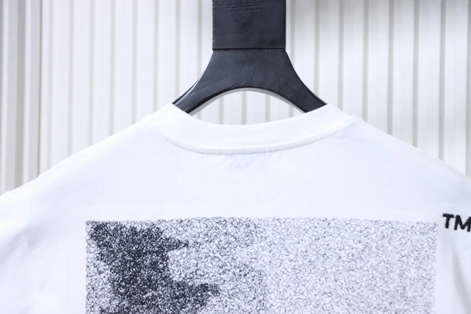 Off-White T-Shirt – Details zur Rückansicht