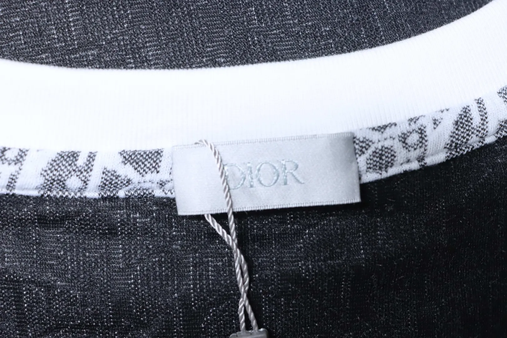 Dior-Markenetikett