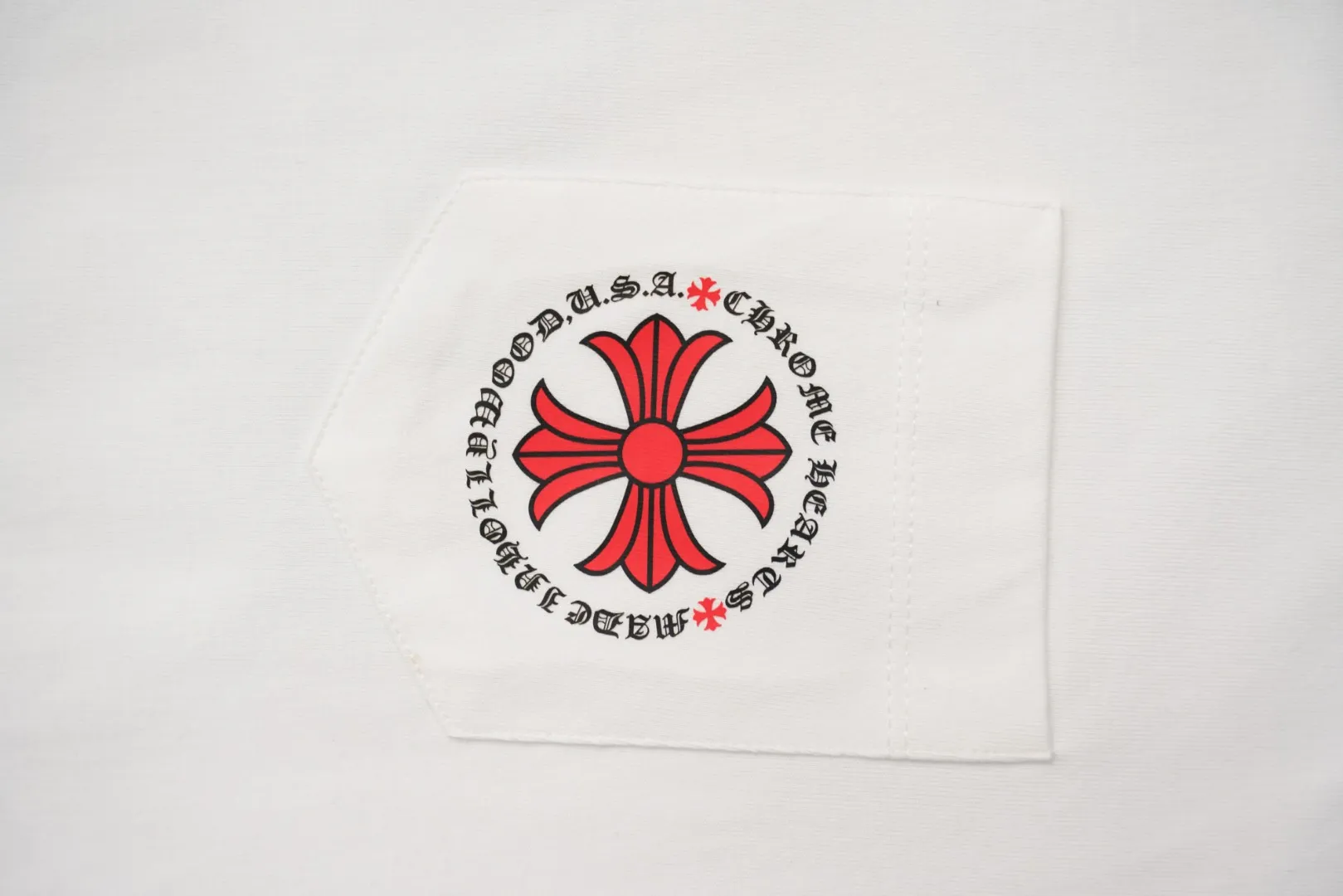 Chrome Hearts T-Shirt Tasche und Markenlogo