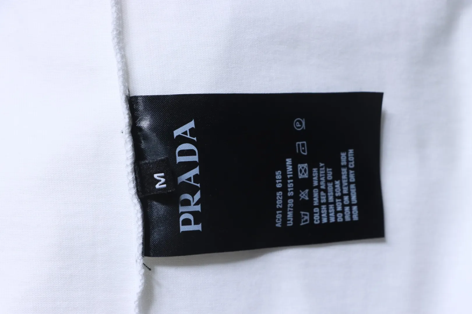 Prada-Pflegeetikett