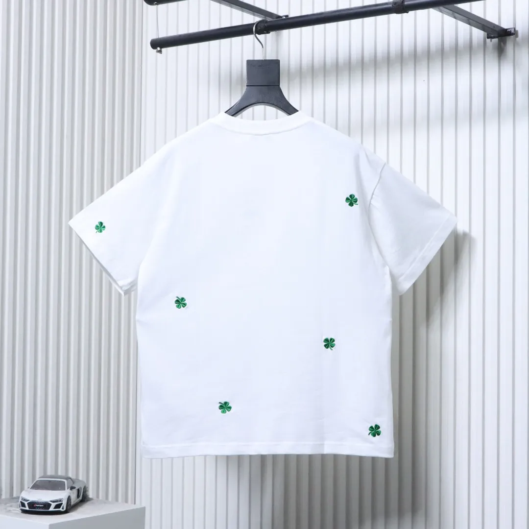 Dior – Rückansicht Weiß