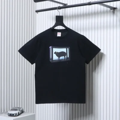 Supreme – Vorderansicht Schwarz