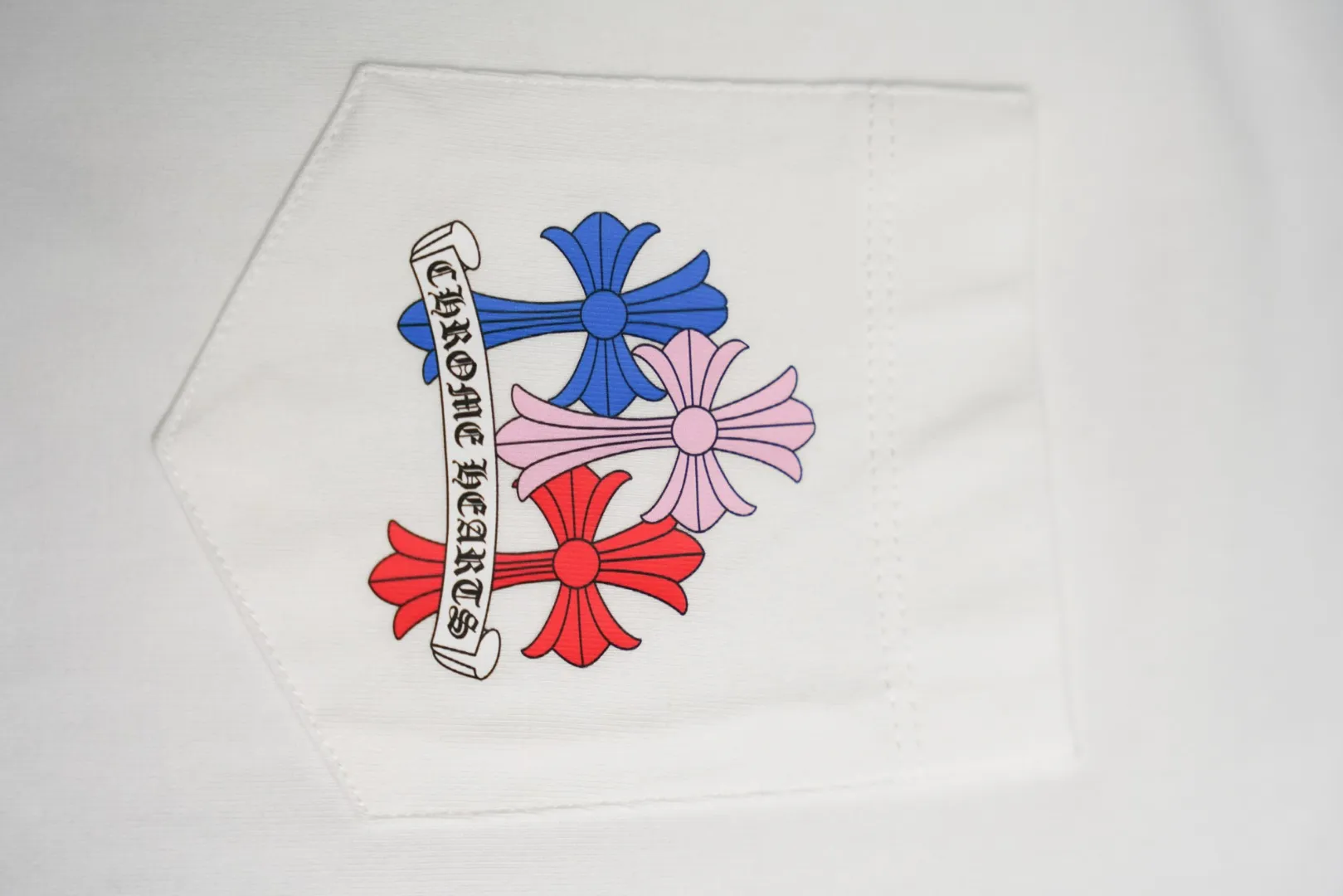 Chrome Hearts T-Shirt Tasche und Markenlogo