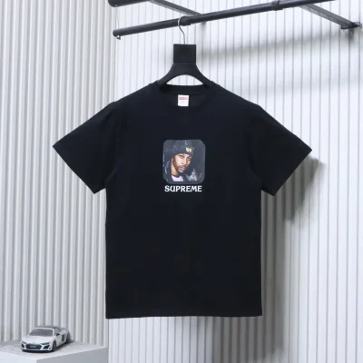 Supreme – Vorderansicht Schwarz