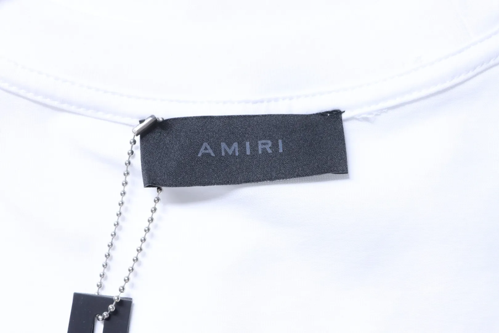 Amiri-Markenetikett