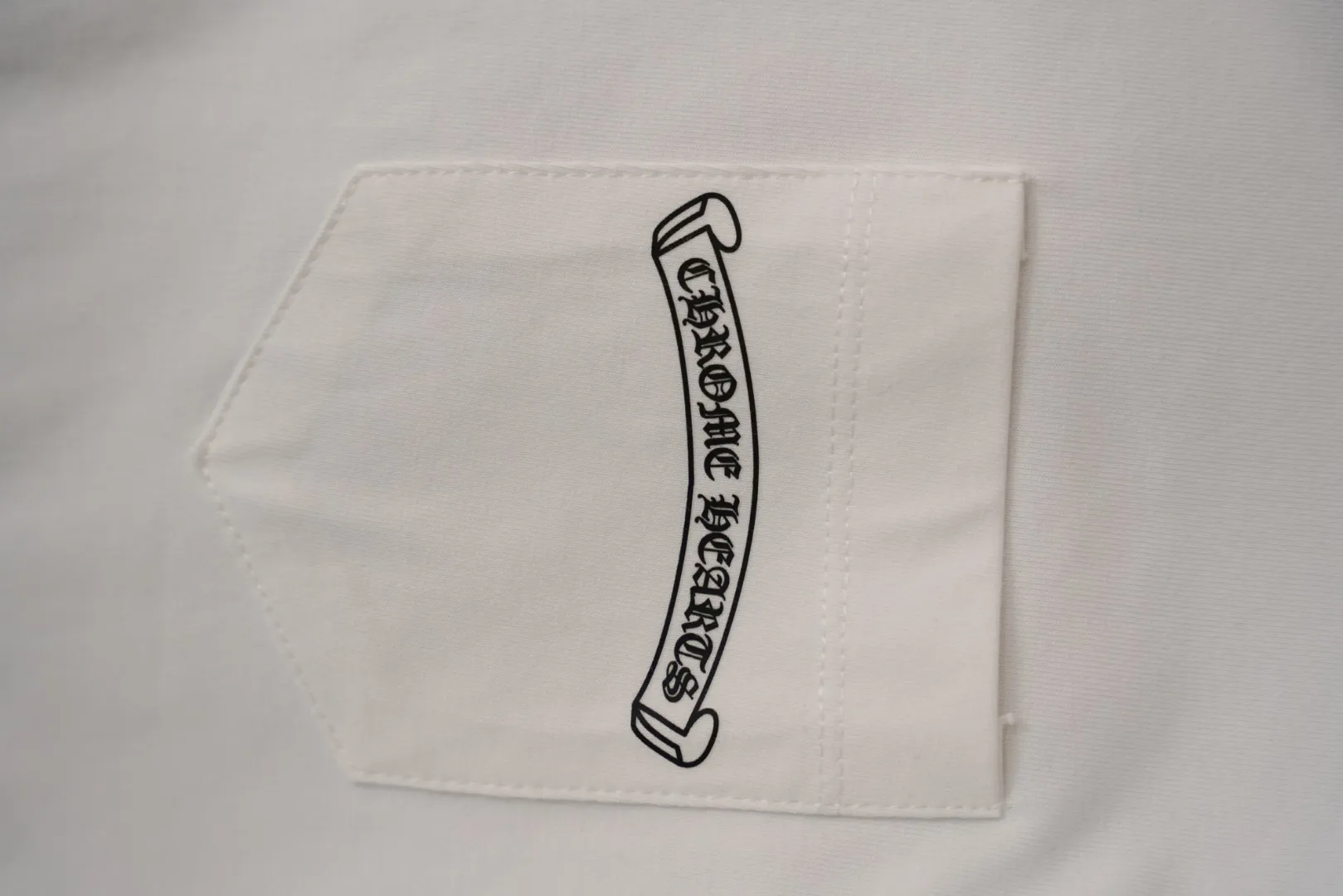Chrome Hearts T-Shirt Tasche und Markenlogo