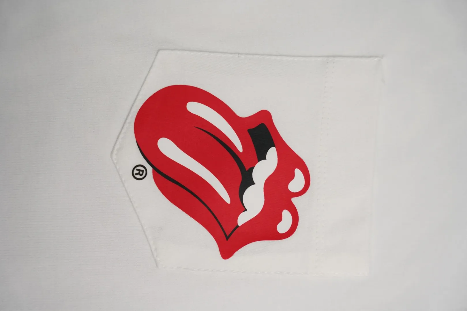 Chrome Hearts T-Shirt Tasche und Markenlogo