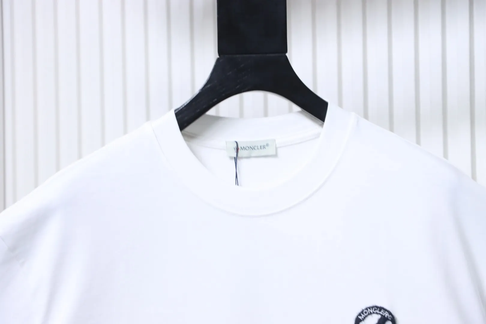 Moncler Kragen