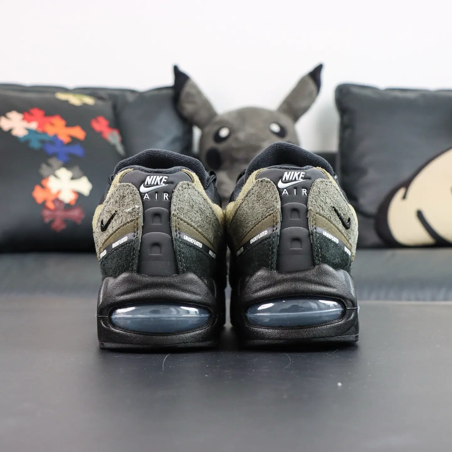 Undefeated x Air Max 95 „Medium Olive“ – Bild 6