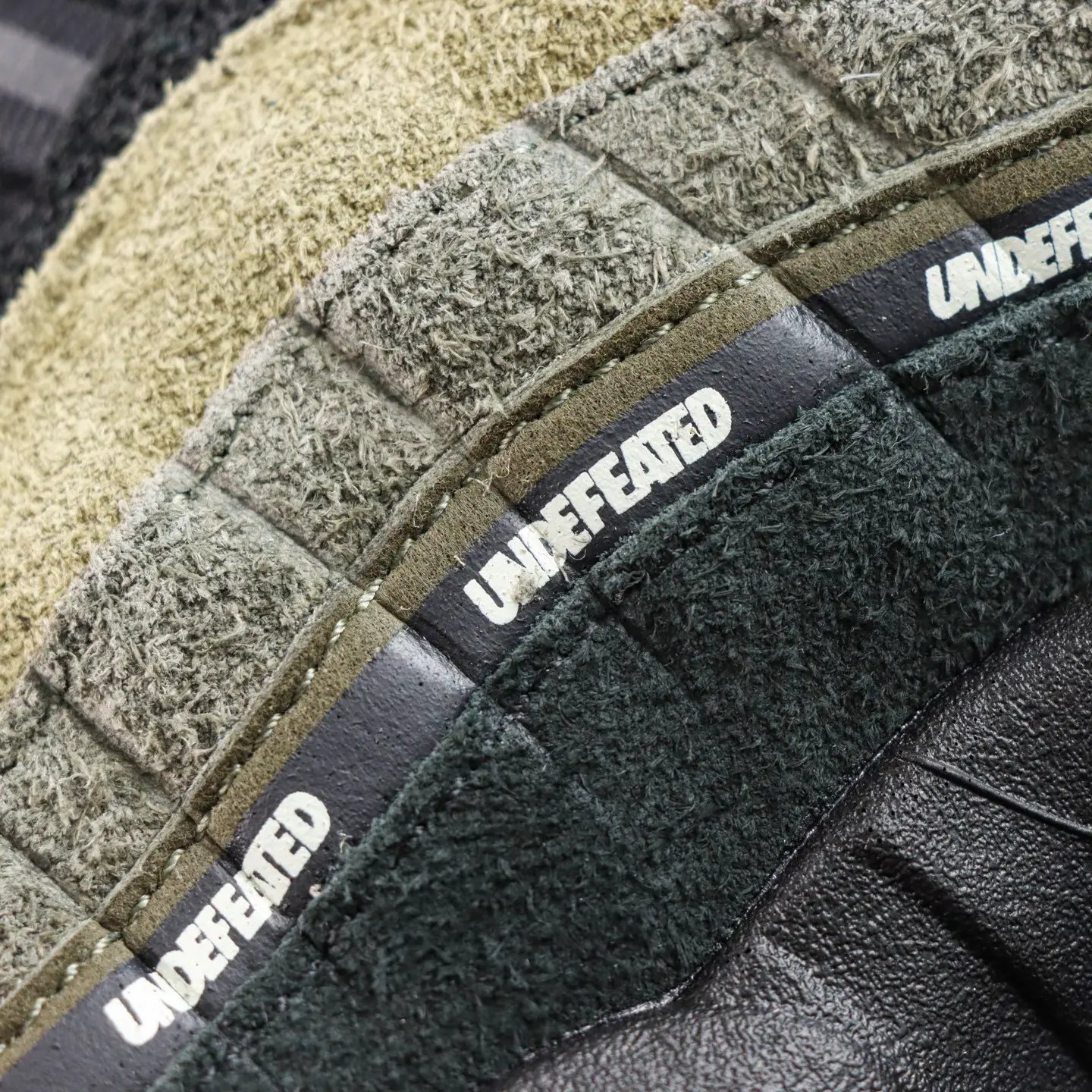 Undefeated x Air Max 95 „Medium Olive“ – Bild 10
