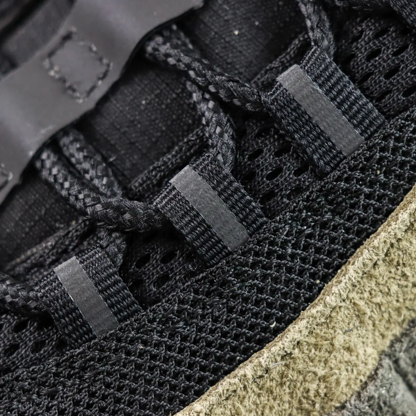 Undefeated x Air Max 95 „Medium Olive“ – Bild 15