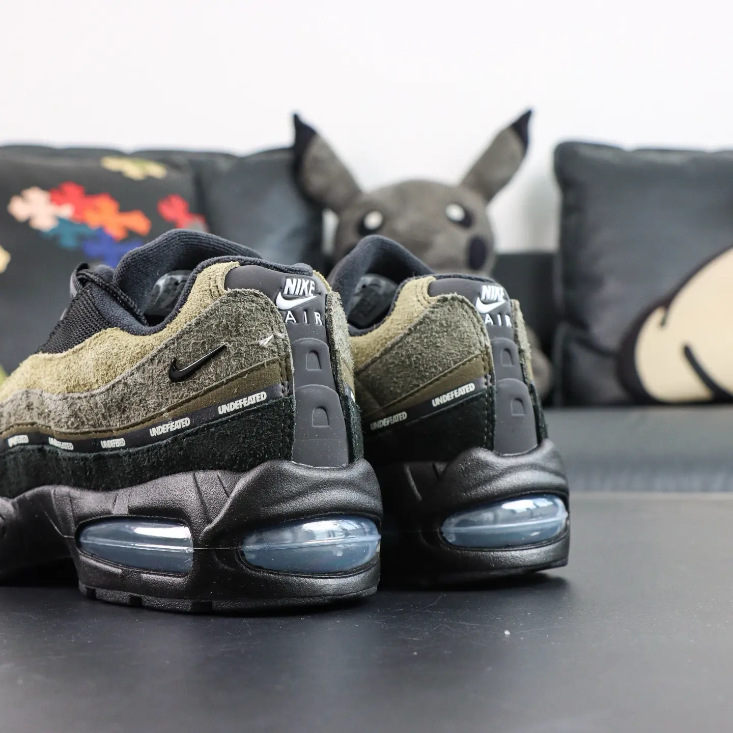 Undefeated x Air Max 95 „Medium Olive“ – Bild 7