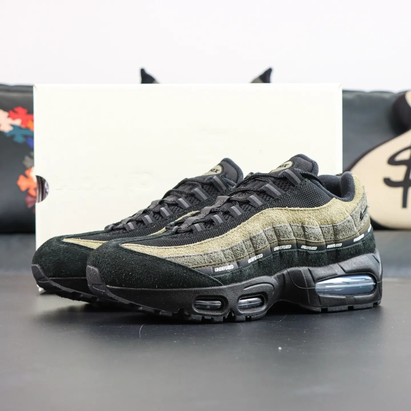 Undefeated x Air Max 95 „Medium Olive“