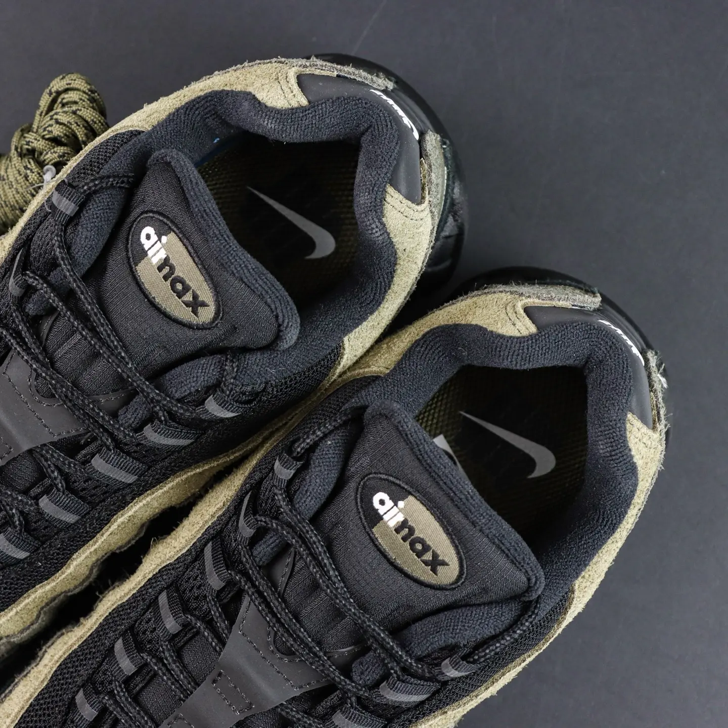Undefeated x Air Max 95 „Medium Olive“ – Bild 8