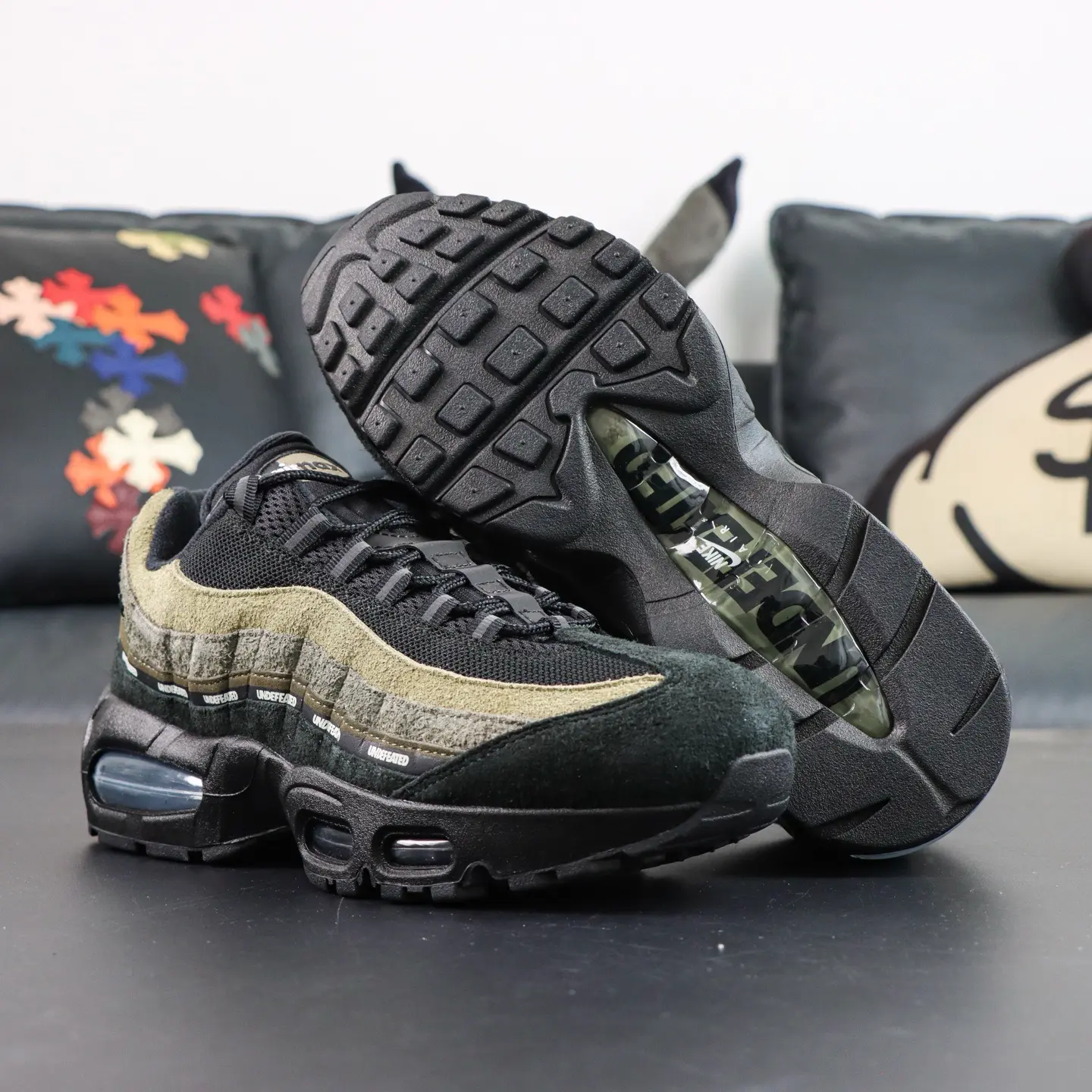 Undefeated x Air Max 95 „Medium Olive“ – Bild 4