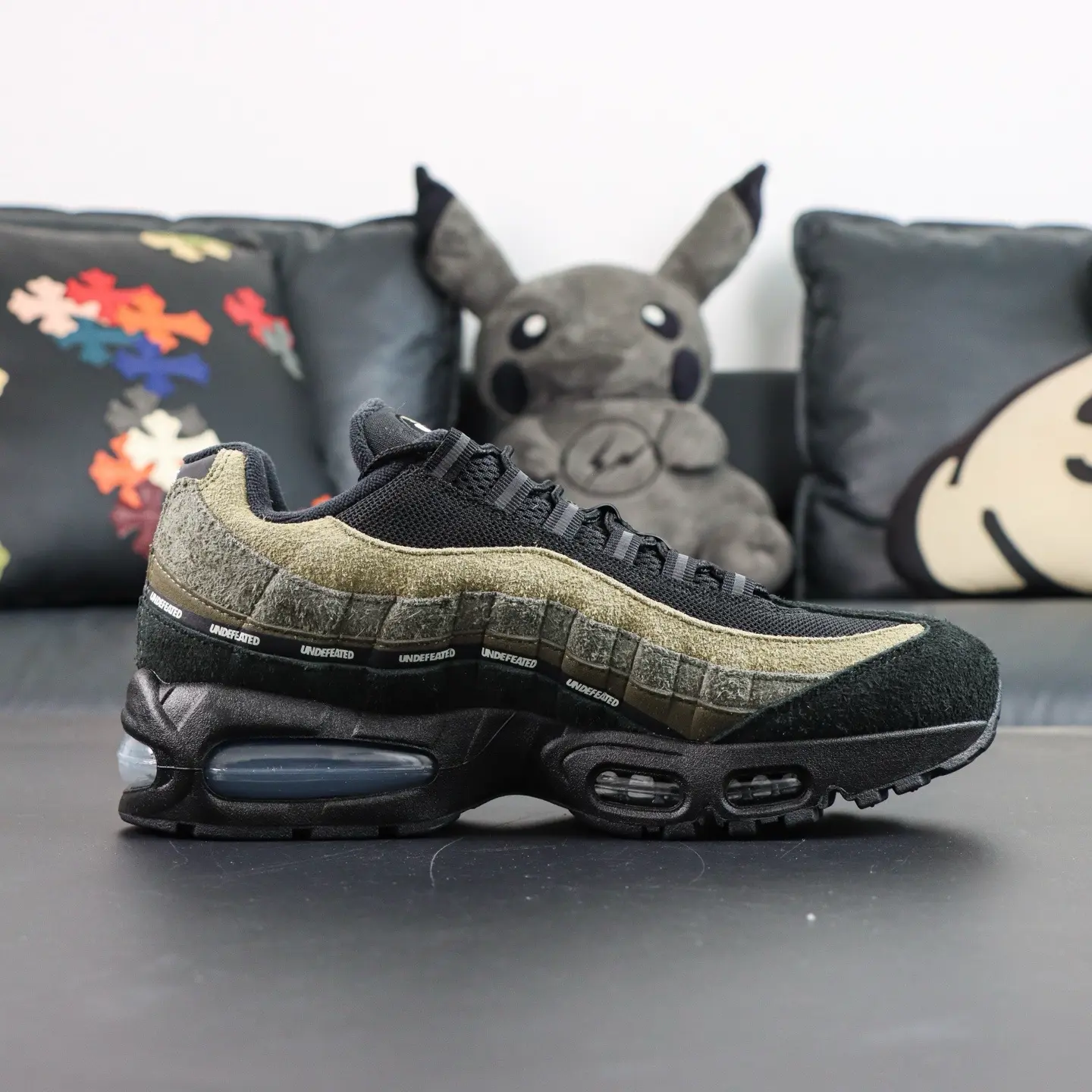 Undefeated x Air Max 95 „Medium Olive“ – Bild 5