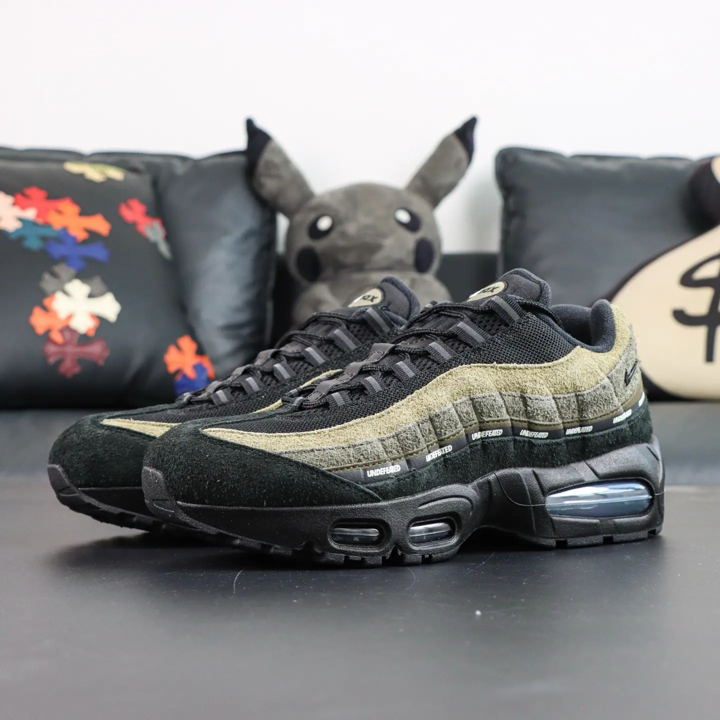 Undefeated x Air Max 95 „Medium Olive“ – Bild 3