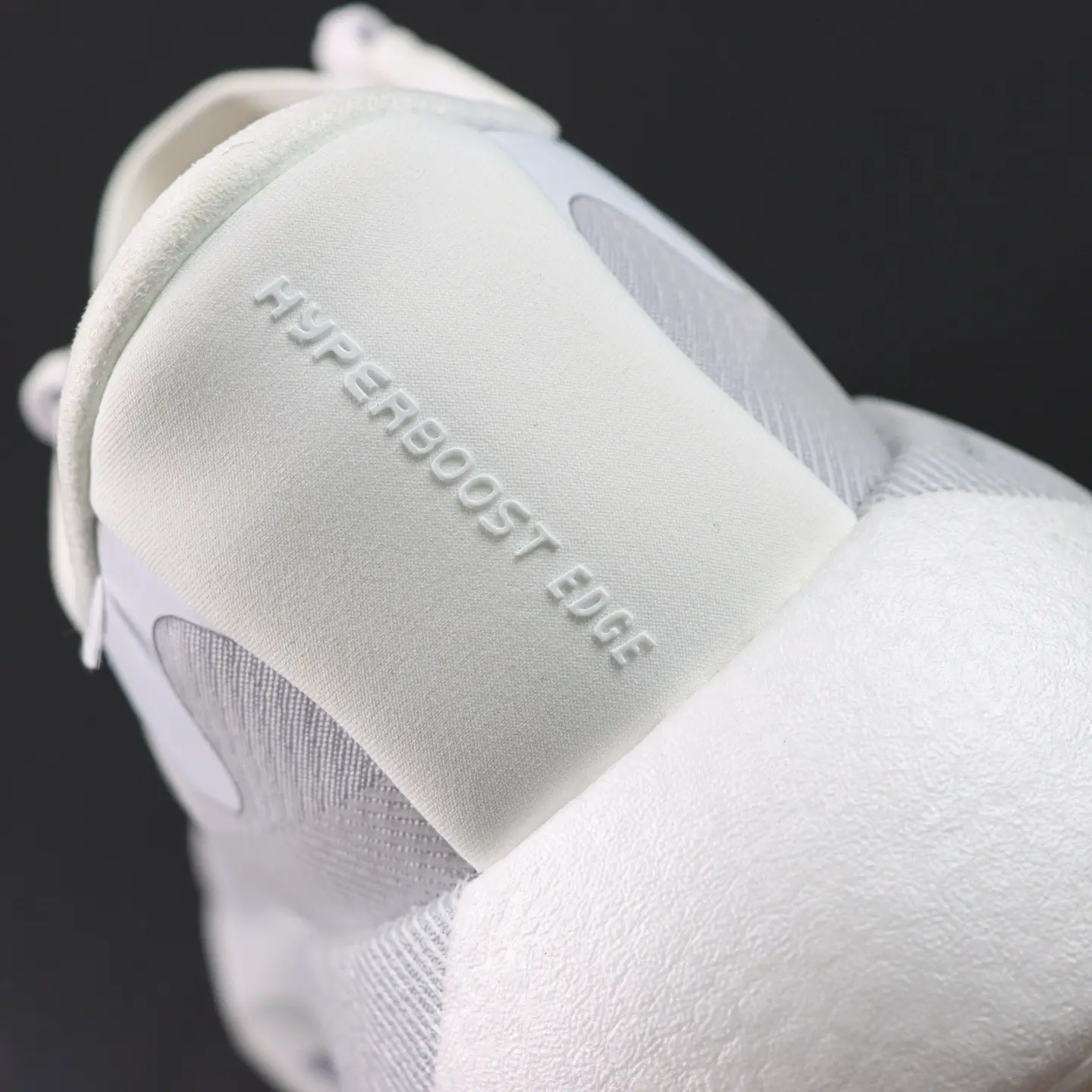 adidas Hyperboost Edge Laufschuh in Wolkenweiß-Hellgrau – Bild 11