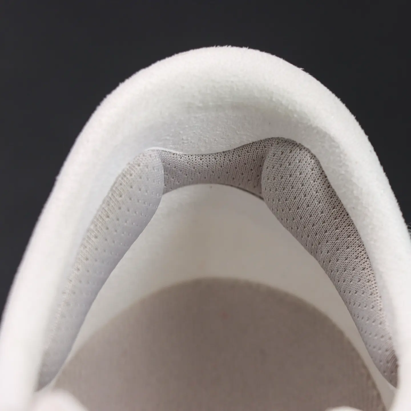 adidas Hyperboost Edge Laufschuh in Wolkenweiß-Hellgrau – Bild 13