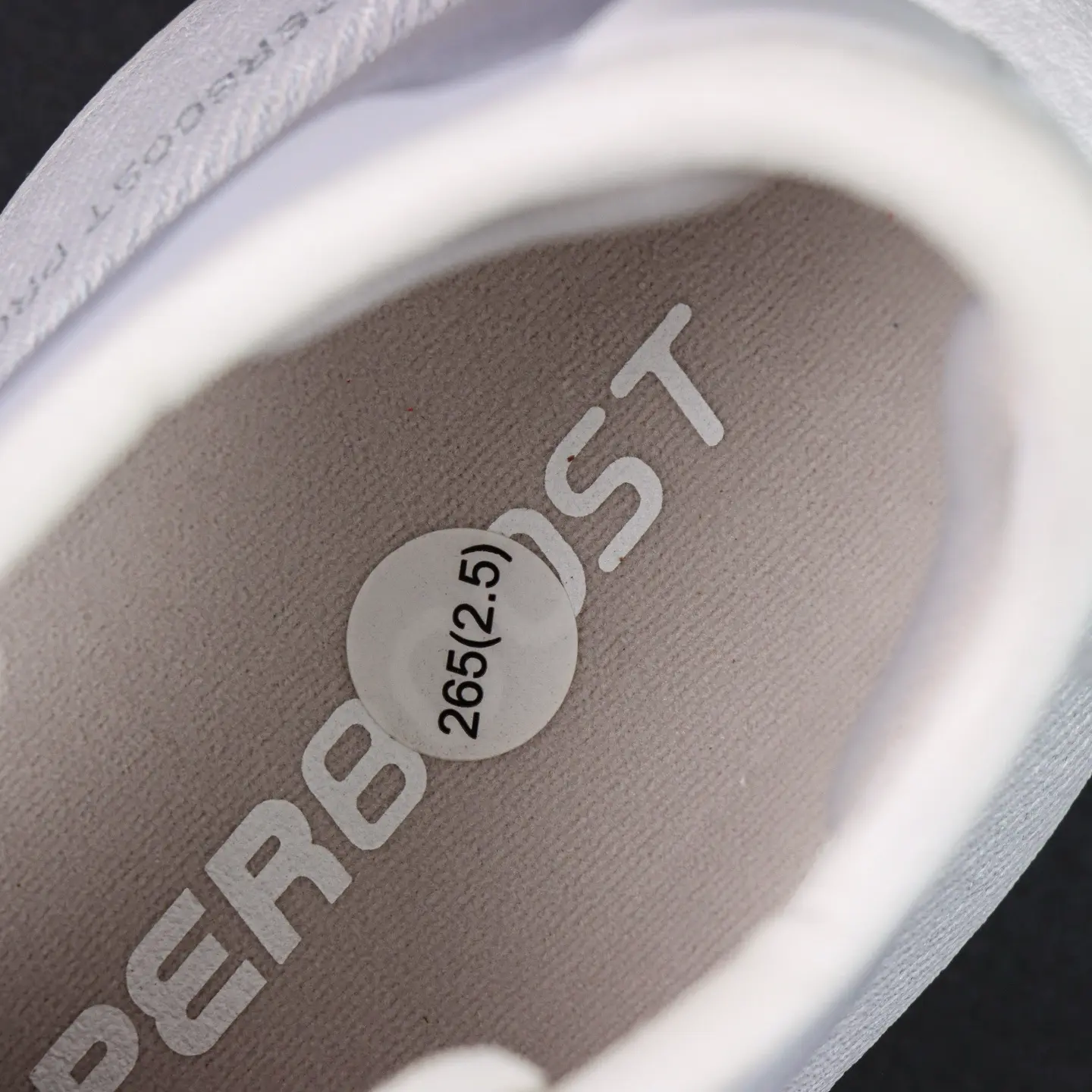 adidas Hyperboost Edge Laufschuh in Wolkenweiß-Hellgrau – Bild 14