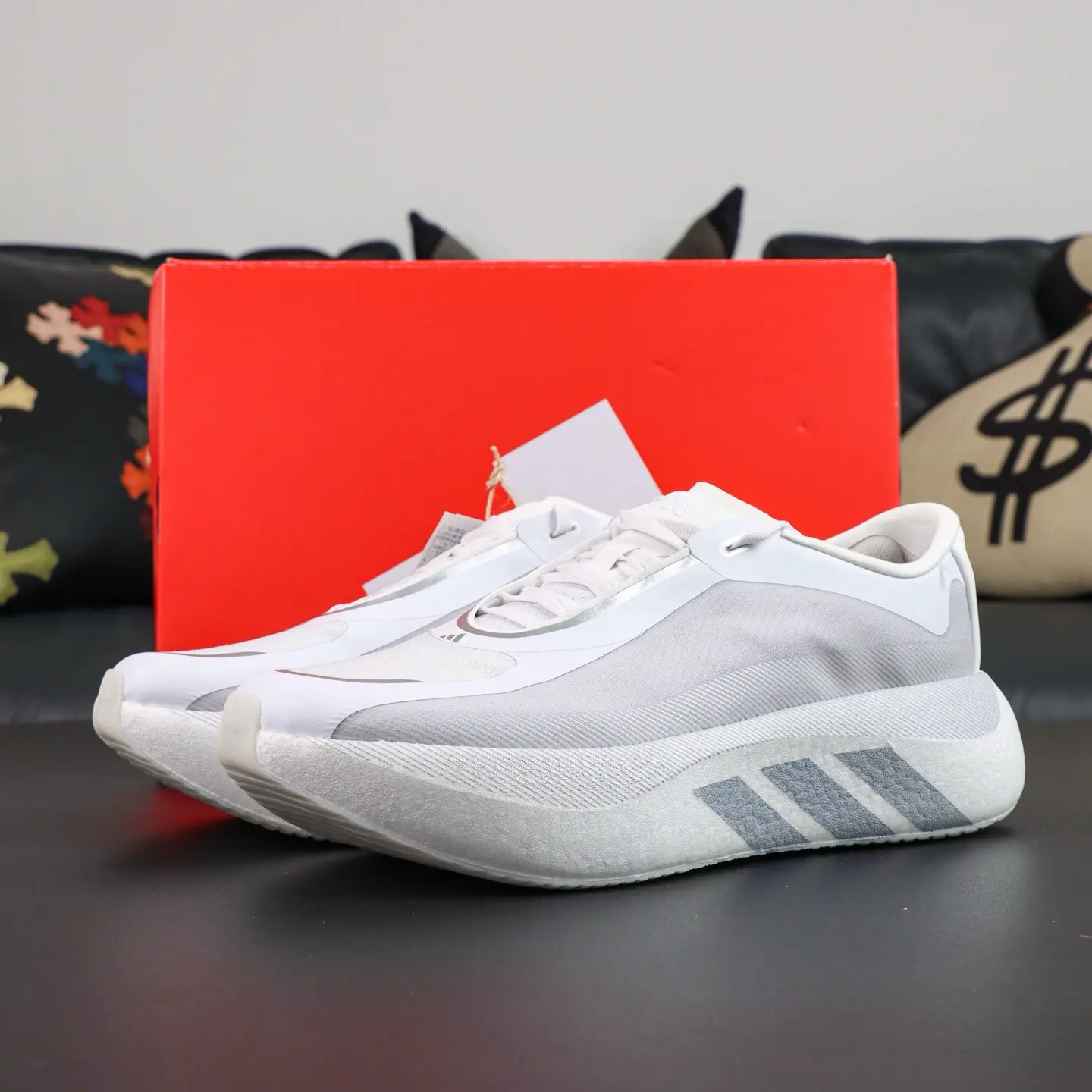 adidas Hyperboost Edge Laufschuh in Wolkenweiß-Hellgrau
