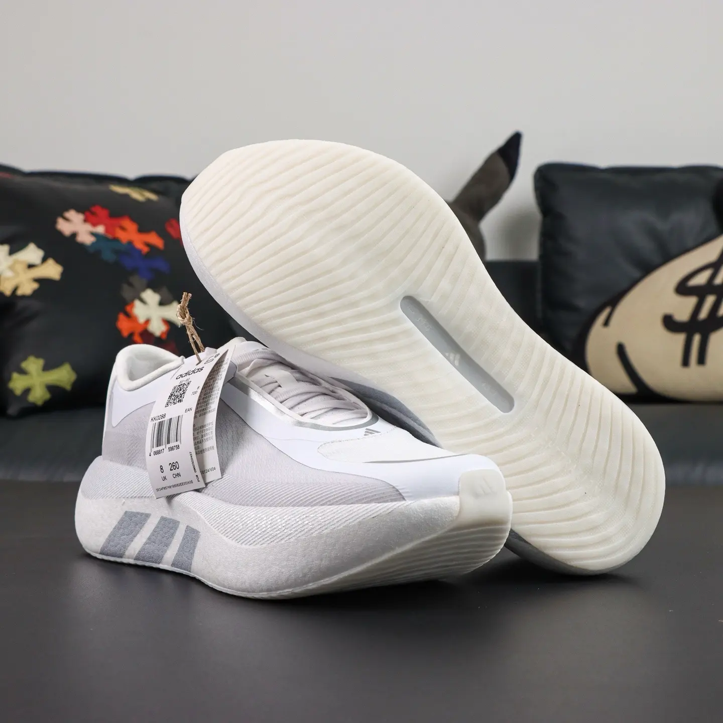 adidas Hyperboost Edge Laufschuh in Wolkenweiß-Hellgrau – Bild 3