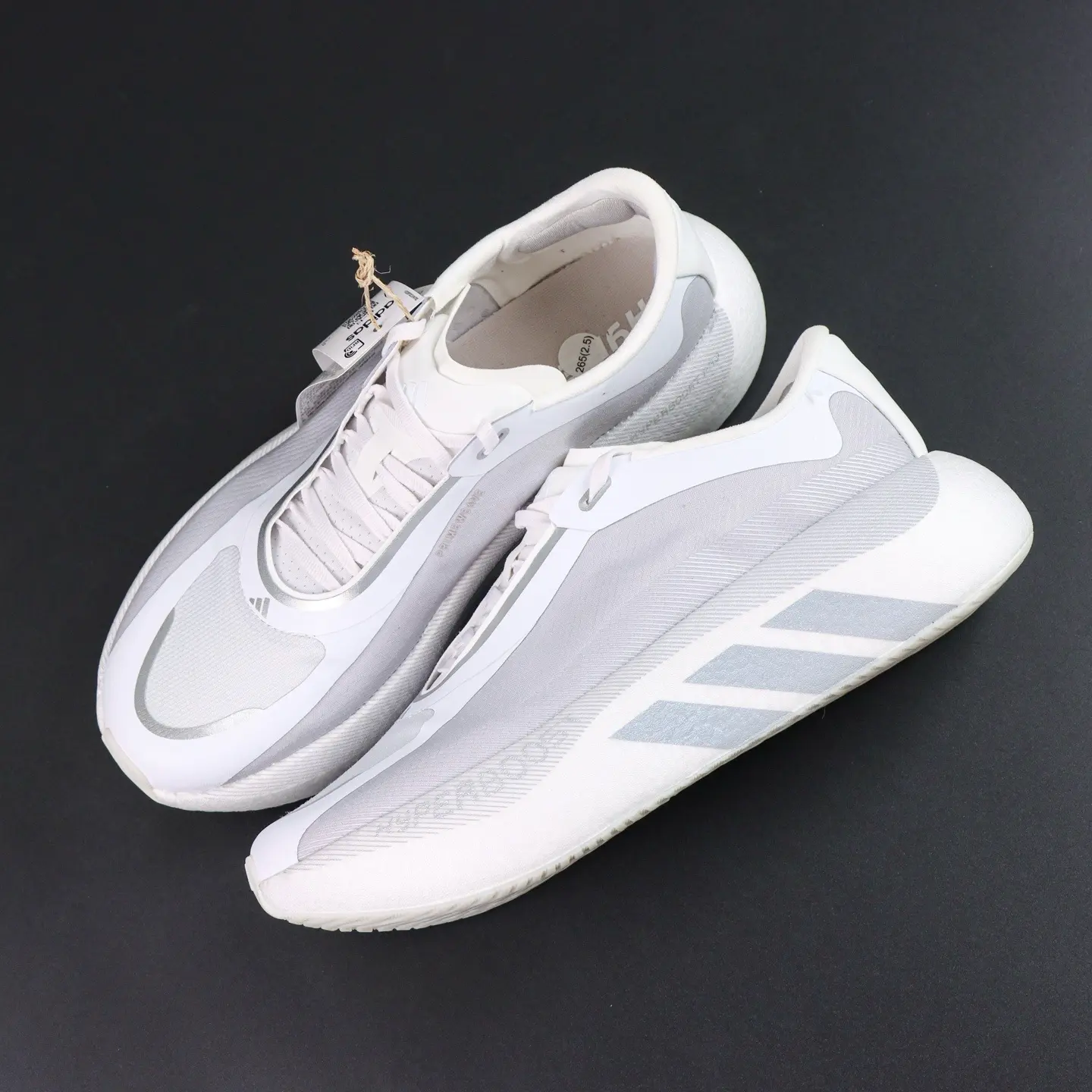 adidas Hyperboost Edge Laufschuh in Wolkenweiß-Hellgrau – Bild 2