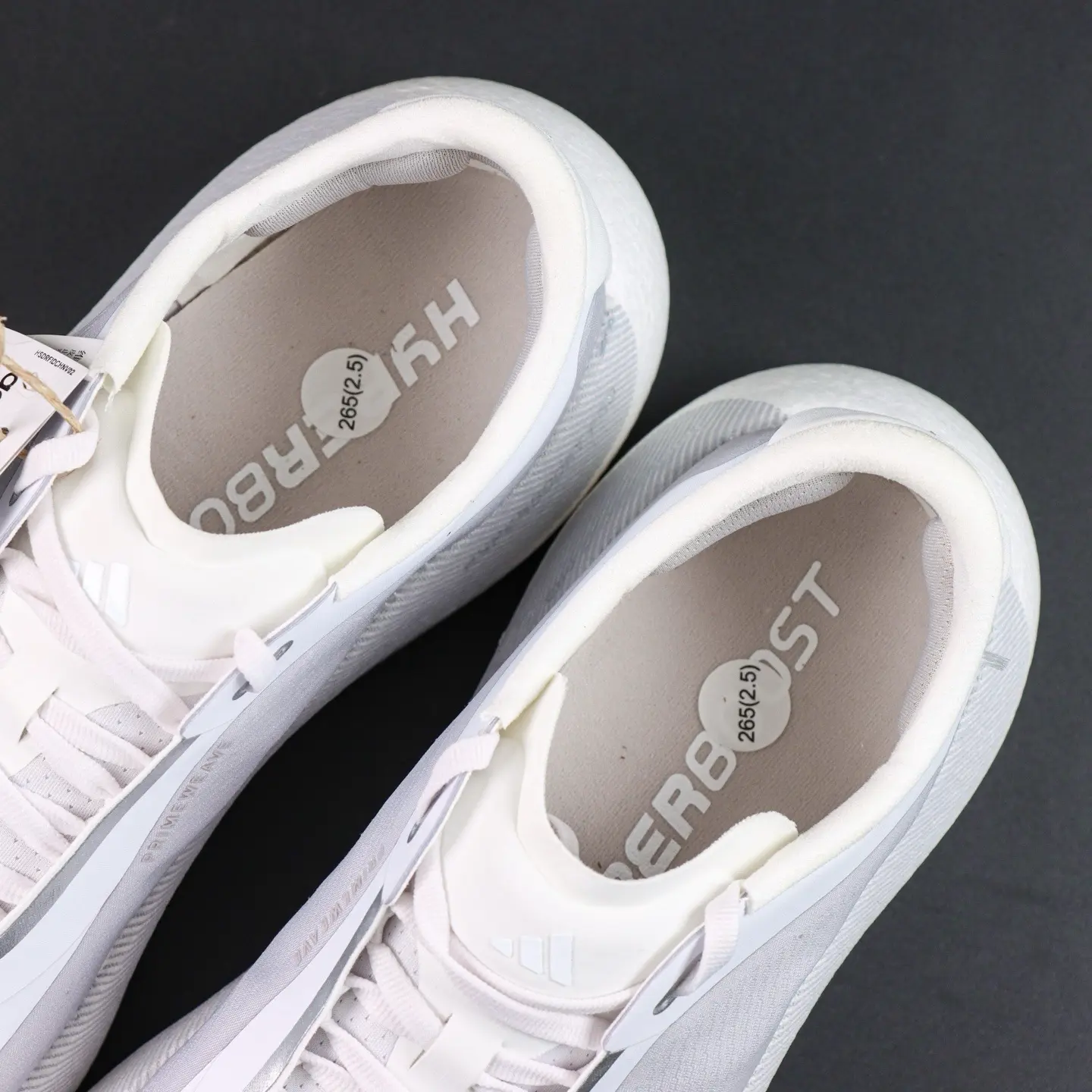 adidas Hyperboost Edge Laufschuh in Wolkenweiß-Hellgrau – Bild 6