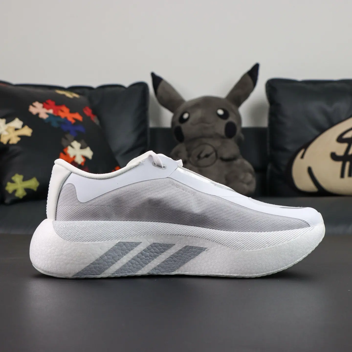 adidas Hyperboost Edge Laufschuh in Wolkenweiß-Hellgrau – Bild 4