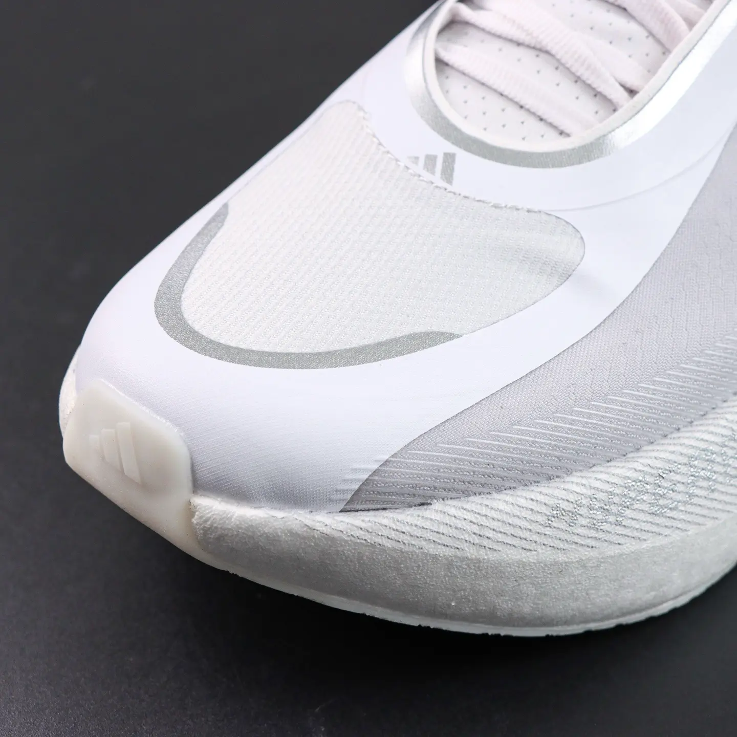 adidas Hyperboost Edge Laufschuh in Wolkenweiß-Hellgrau – Bild 7