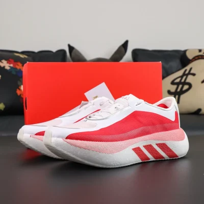 adidas Hyperboost Edge Laufschuh in Wolkenweiß und Leuchtrot