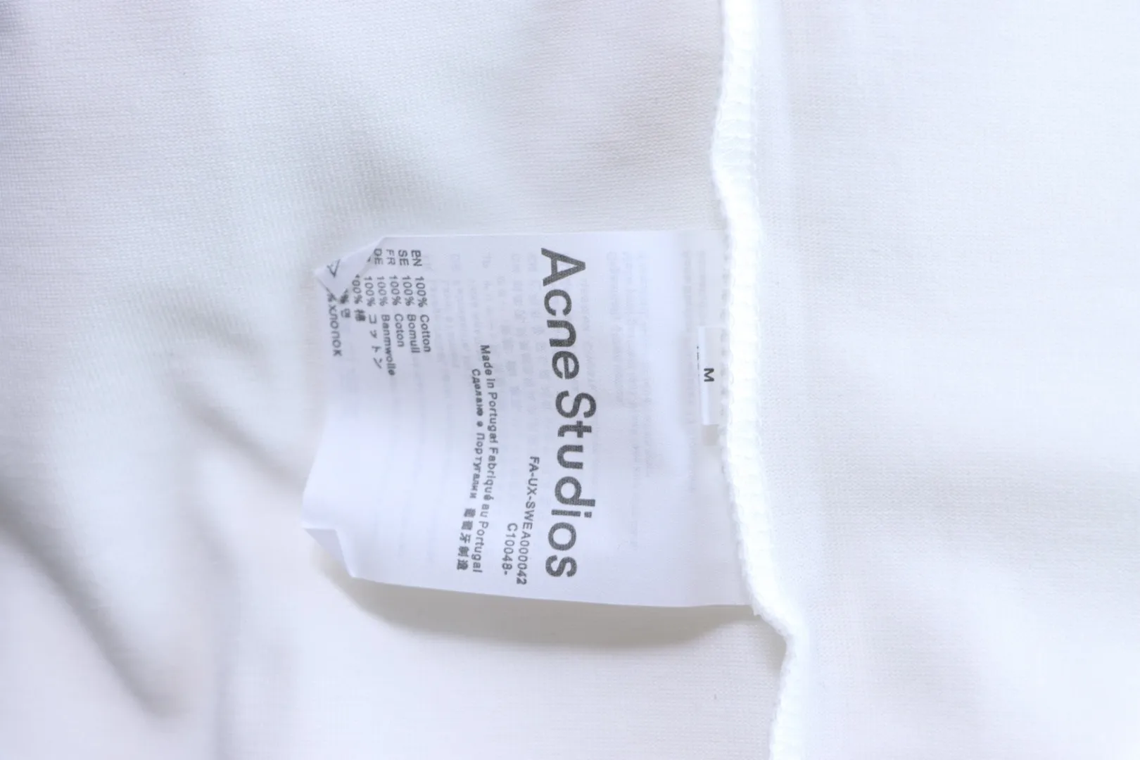 Acne Studios Pflegeetikett