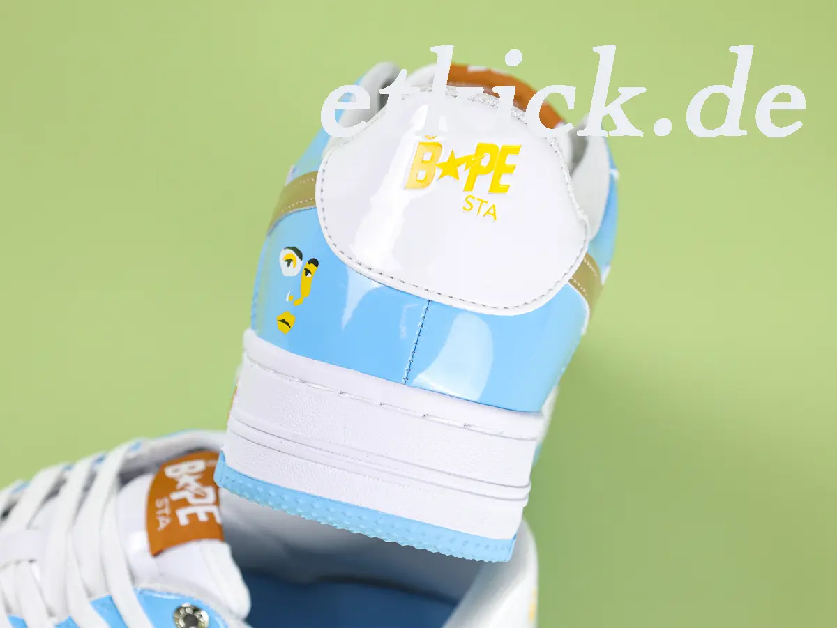 A Bathing Ape BAPE Sta Low Sneaker Weiß-Hellblau aus Lackleder mit goldener Sta-Star Applikation – Bild 11