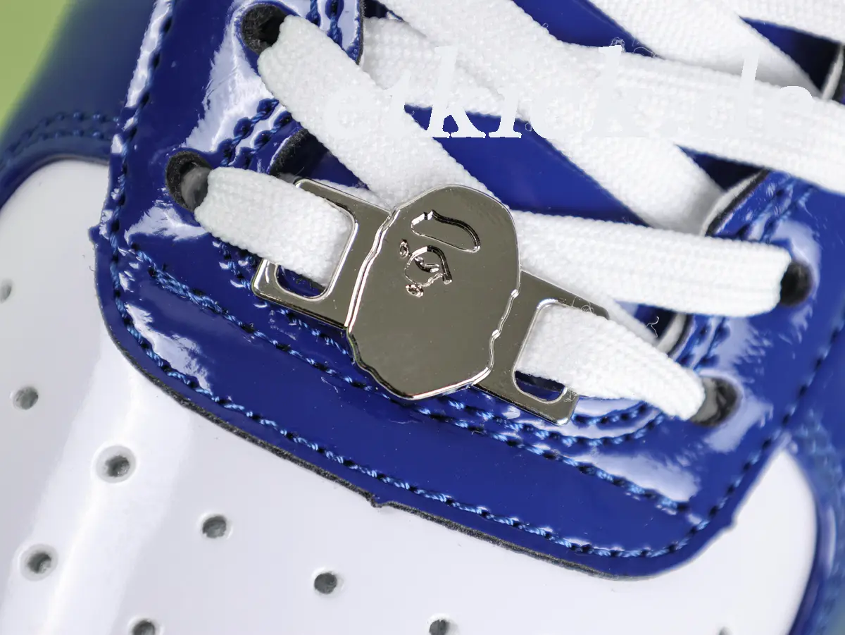 A Bathing Ape BAPE Sta Low Sneaker aus glänzendem Lackleder in Königsblau mit weißer Sta-Star Applikation – Bild 7