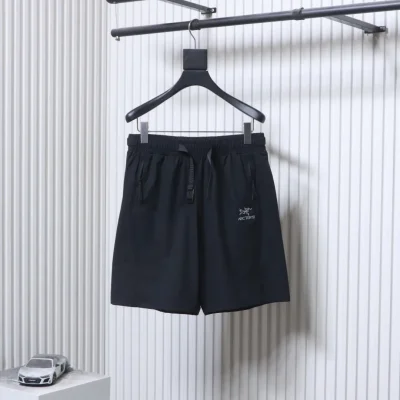 Arc'teryx Vorderansicht Schwarz